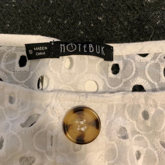 Notebuk White Puff Shoulder Crop - Picture 2 of 3